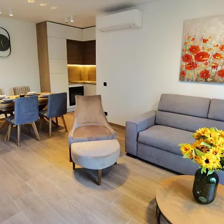 Gloria Apartment *