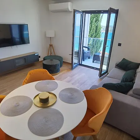 Gloria Apartment *