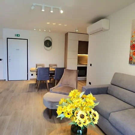 Gloria Apartment *