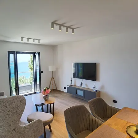 Gloria Apartment *