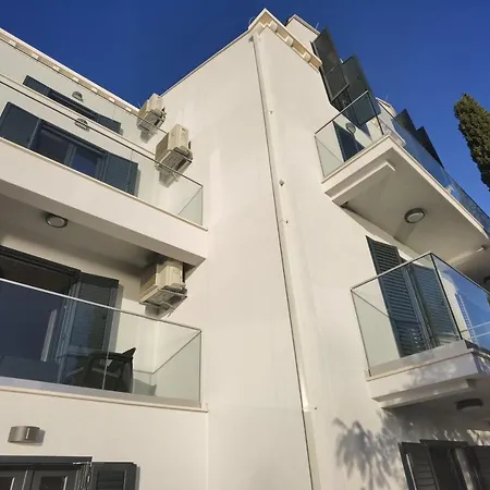 Gloria Apartment *