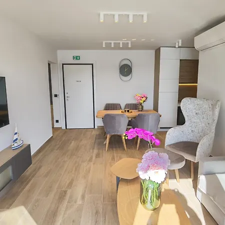 Gloria Apartment *